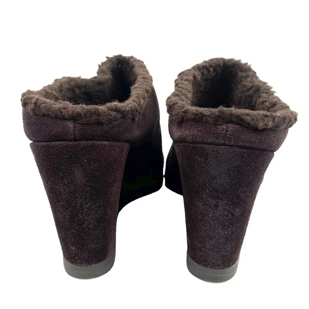 TAHARI Spencer Brown Suede Fleece‎ Lined Wedge Mules